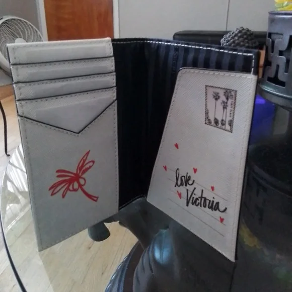 Victoria Secret passport cover - Picture 2 of 3